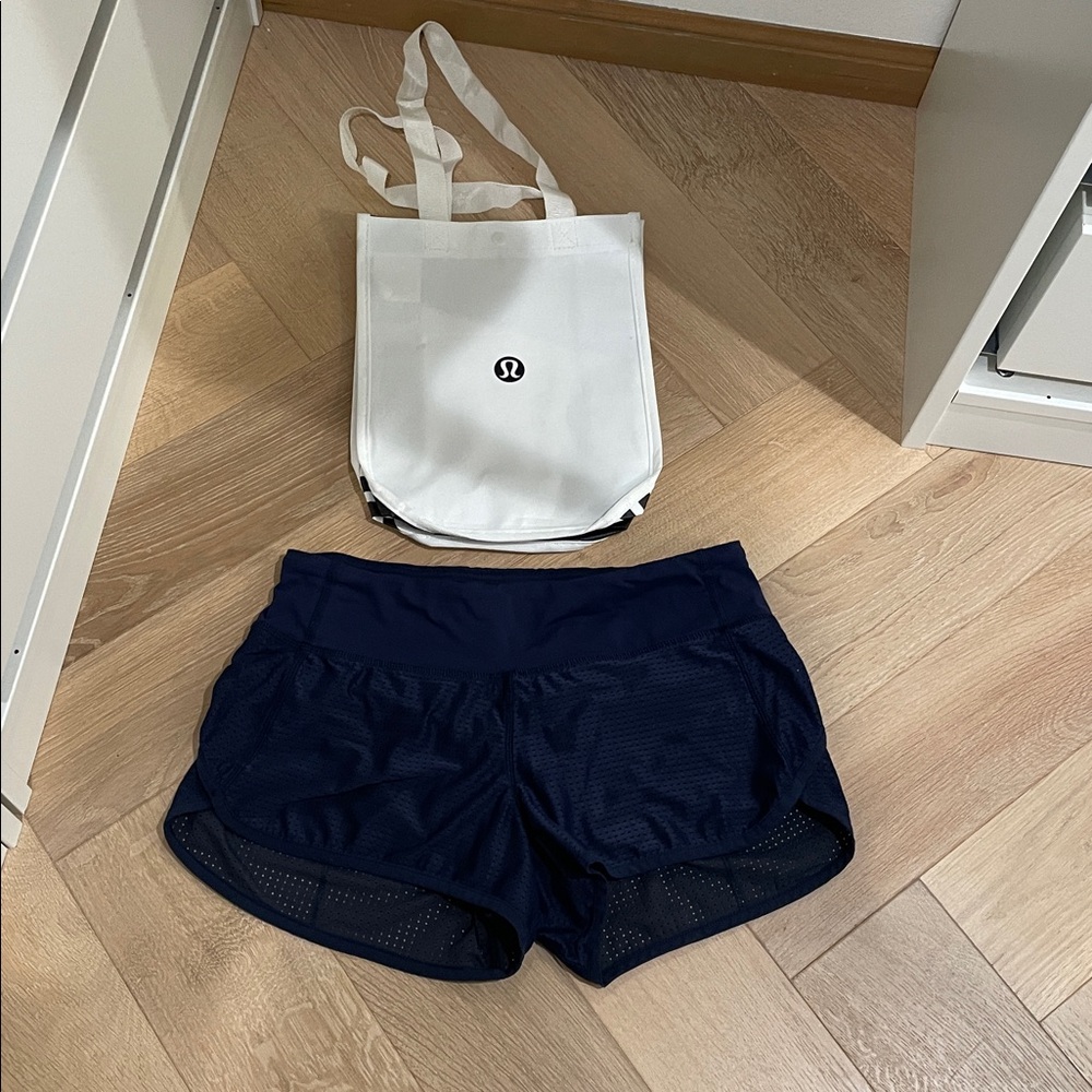 Lululemon Speed Up Short 2.5“ in Navy Blue Size 4